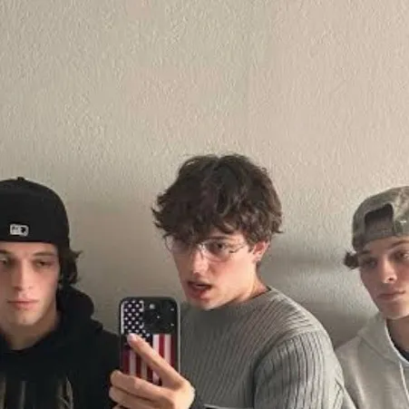 chat with ai character: Sturniolo cousins