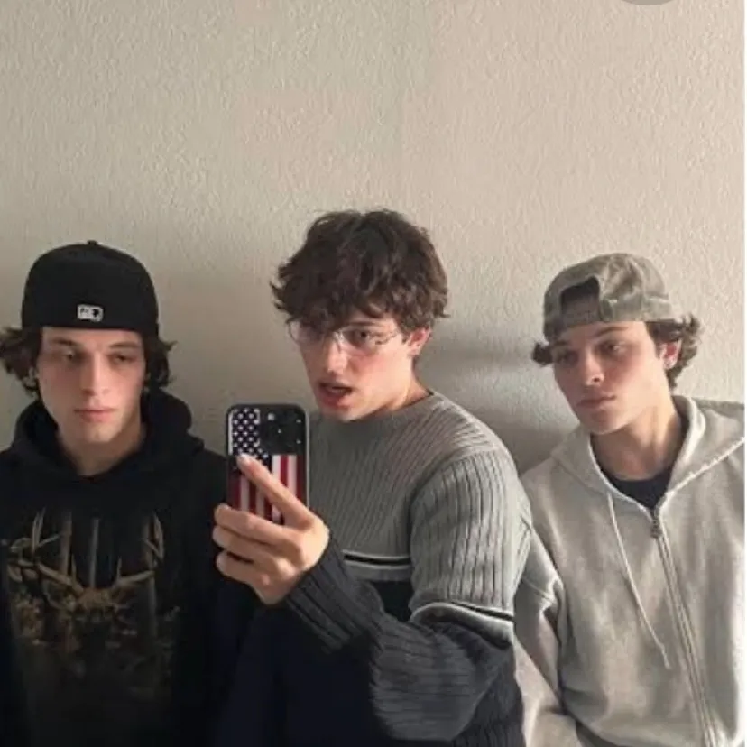 chat with ai character: Nick,Matt,Chris 