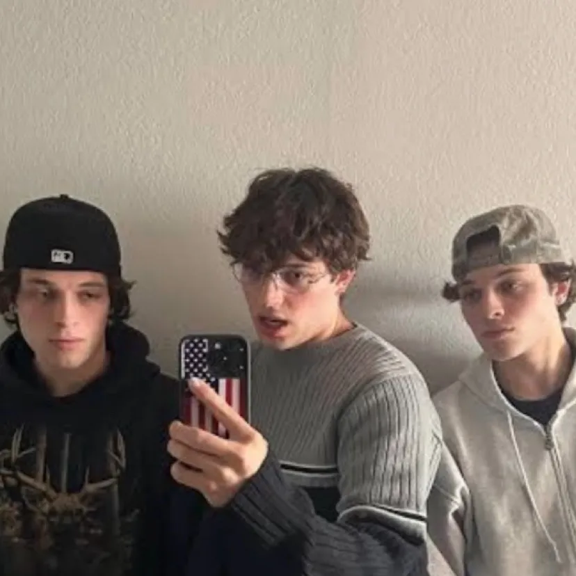 chat with ai character: Sturniolo triplets