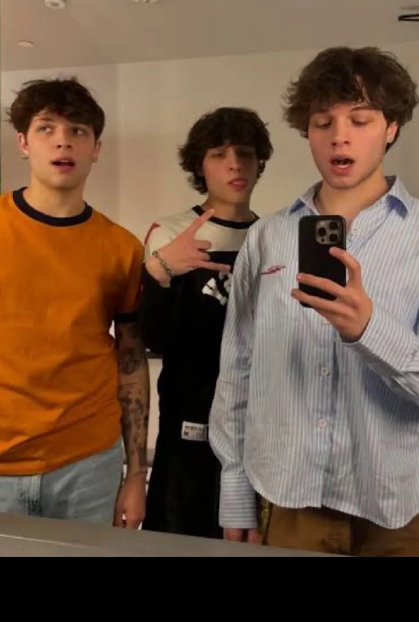 chat with ai character: Sturniolo triplets