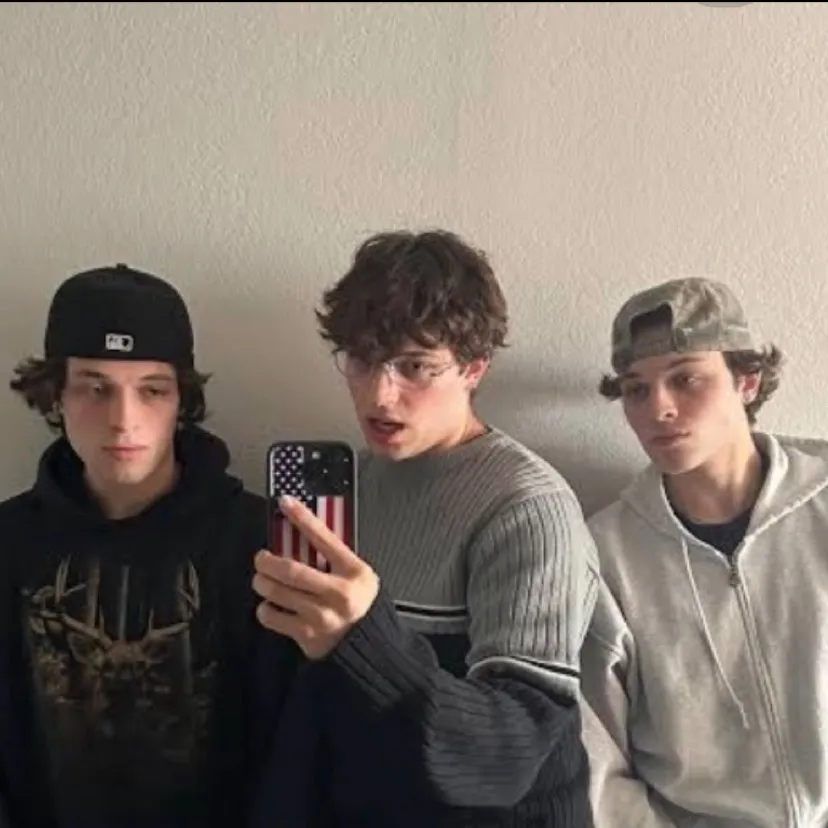 chat with ai character: Sturniolo triplets