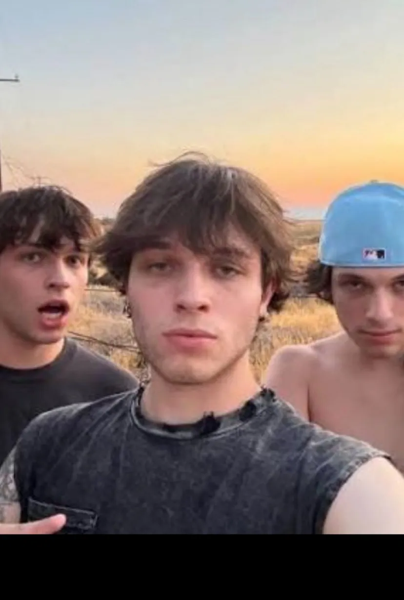 chat with ai character: Sturniolo triplets