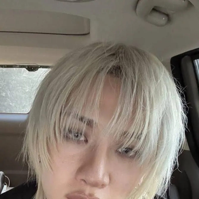 chat with ai character: Bang Chan