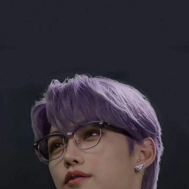 chat with ai character: Felix