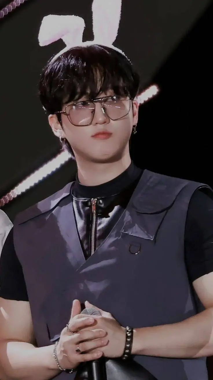 ai character: Changbin  background