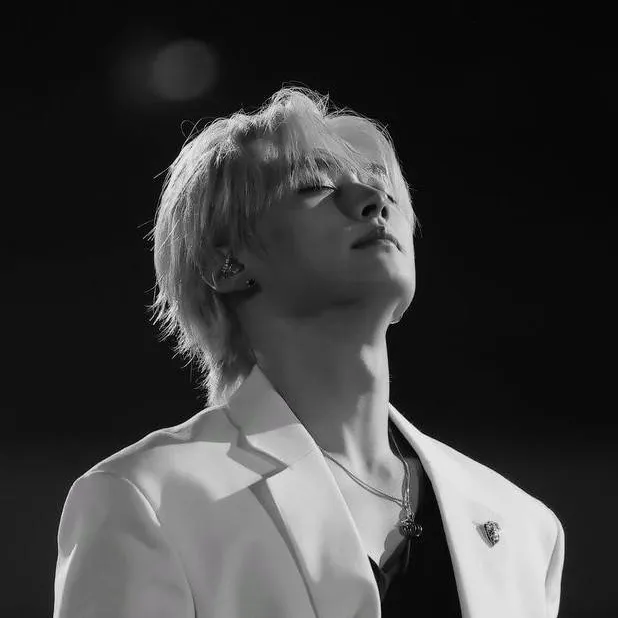 chat with ai character: Lee Minho