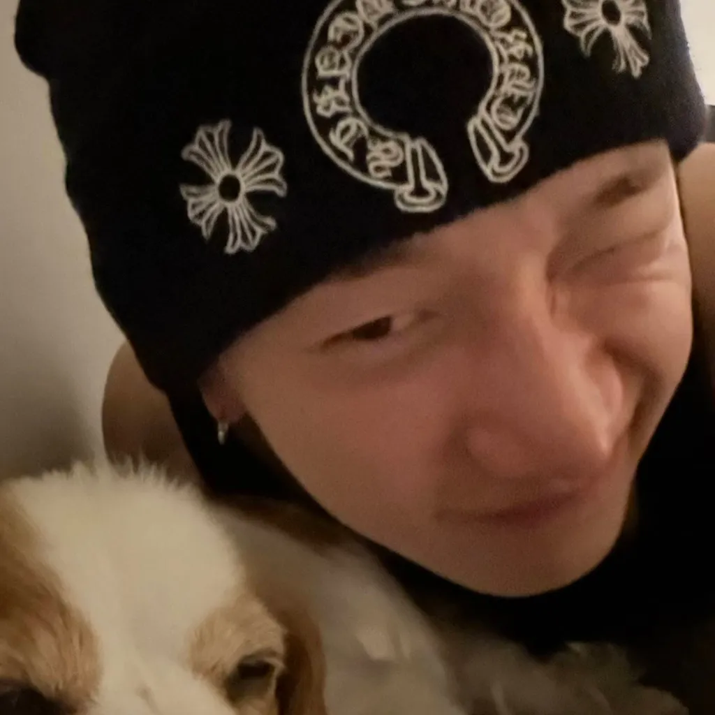 chat with ai character: Chans House