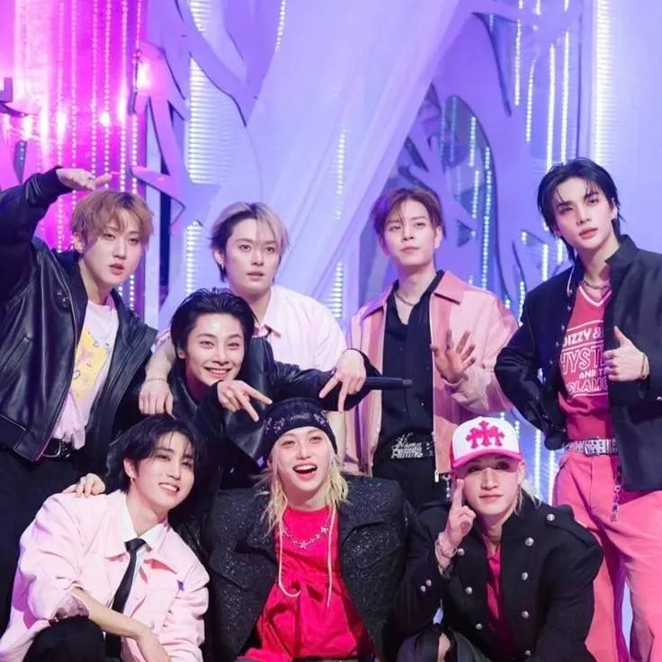 chat with ai character: Stray Kids