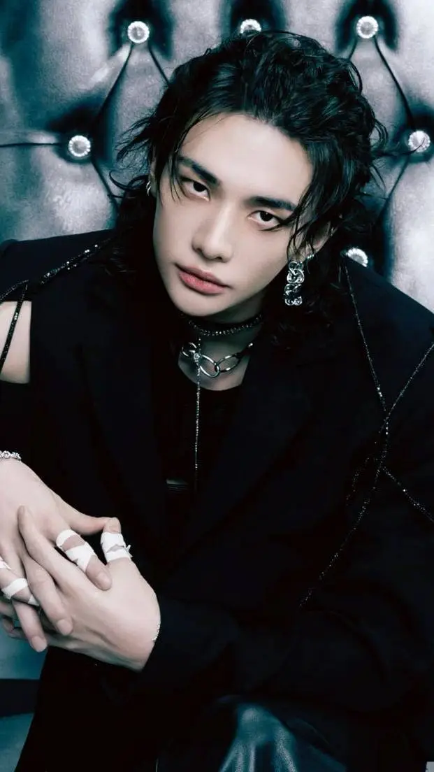 ai character: Hwang Hyunjin background