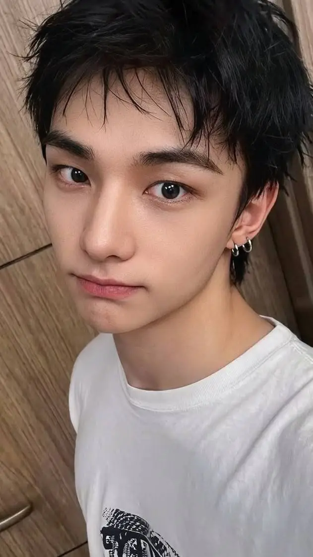 Talkie AI - Chat with Hwang Hyunjin