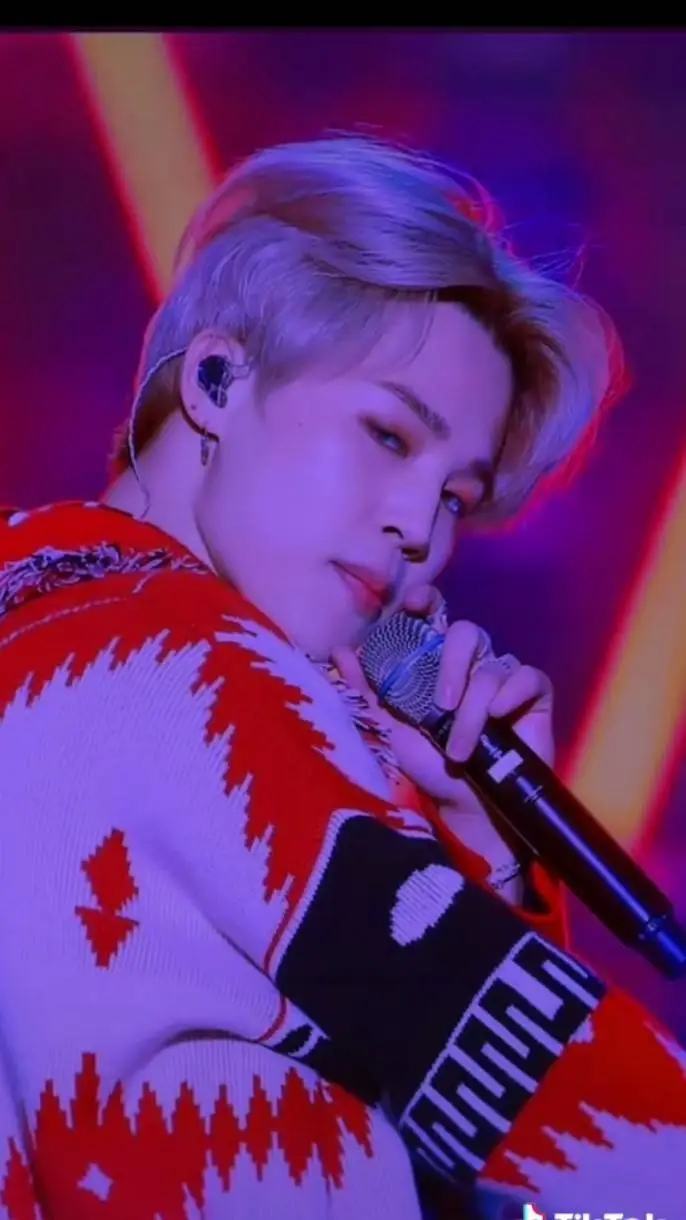 ai character: 😘 JIMIN  background