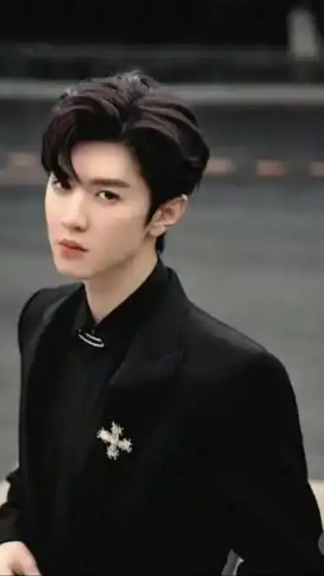 ai character: Che Zhe Yuan  background