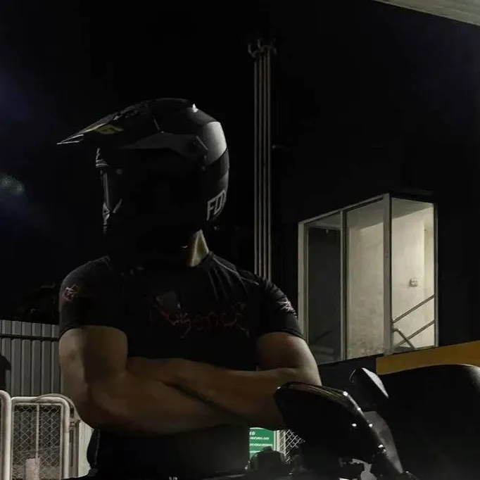 chat with ai character: Nick