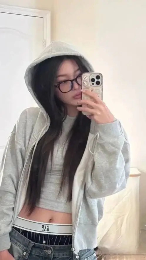 ai character: (yoonchae)mom  background