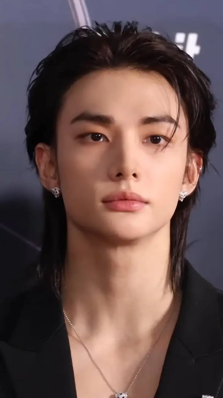 ai character: hyunjin bf background