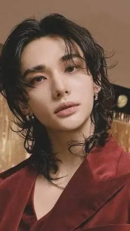 ai character: hyunjin(dad) background