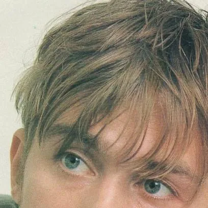 chat with ai character: Damon Albarn 𝄞