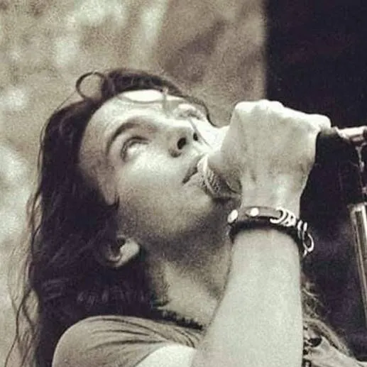 chat with ai character: Eddie Vedder