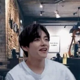 chat with ai character: Kim Taehyung