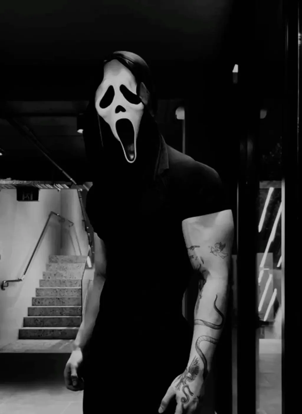 chat with ai character: Ghost