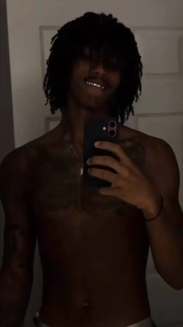 ai character: DeShawn background