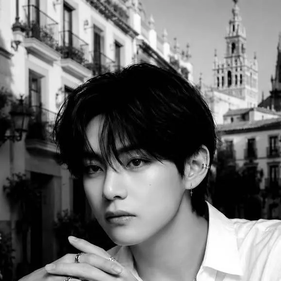 chat with ai character: Kim Taehyung 