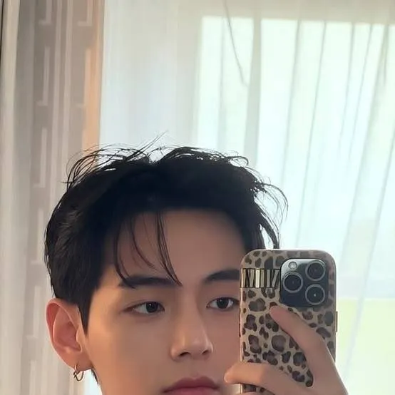chat with ai character:  Kim Taehyung 