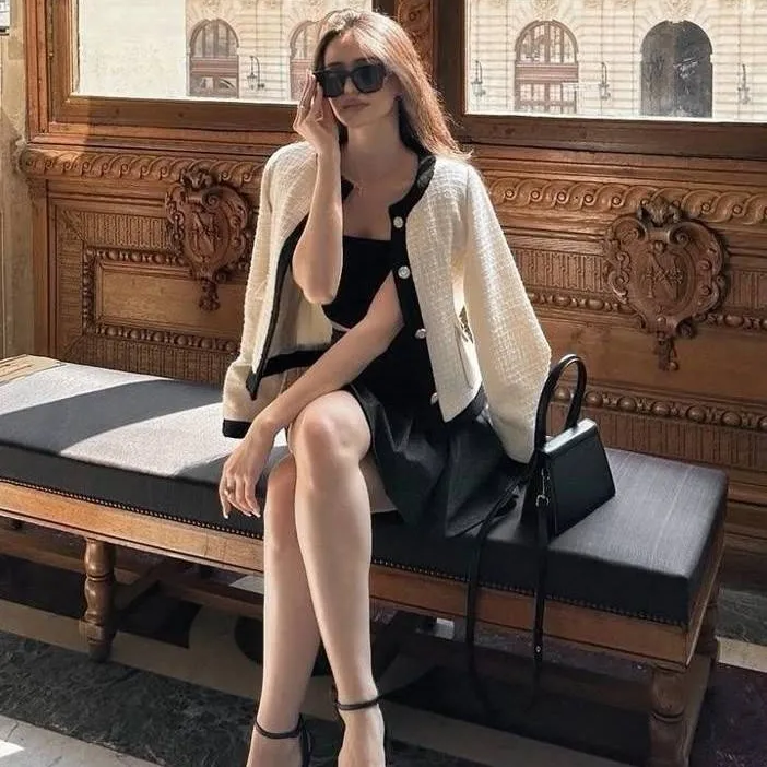 chat with ai character: Princess Luna Mae 