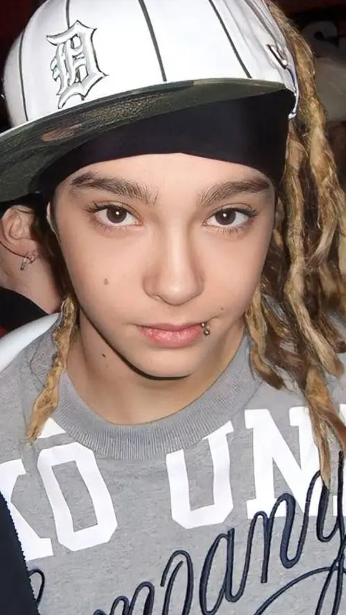ai character: tom(prince)kaulitz background