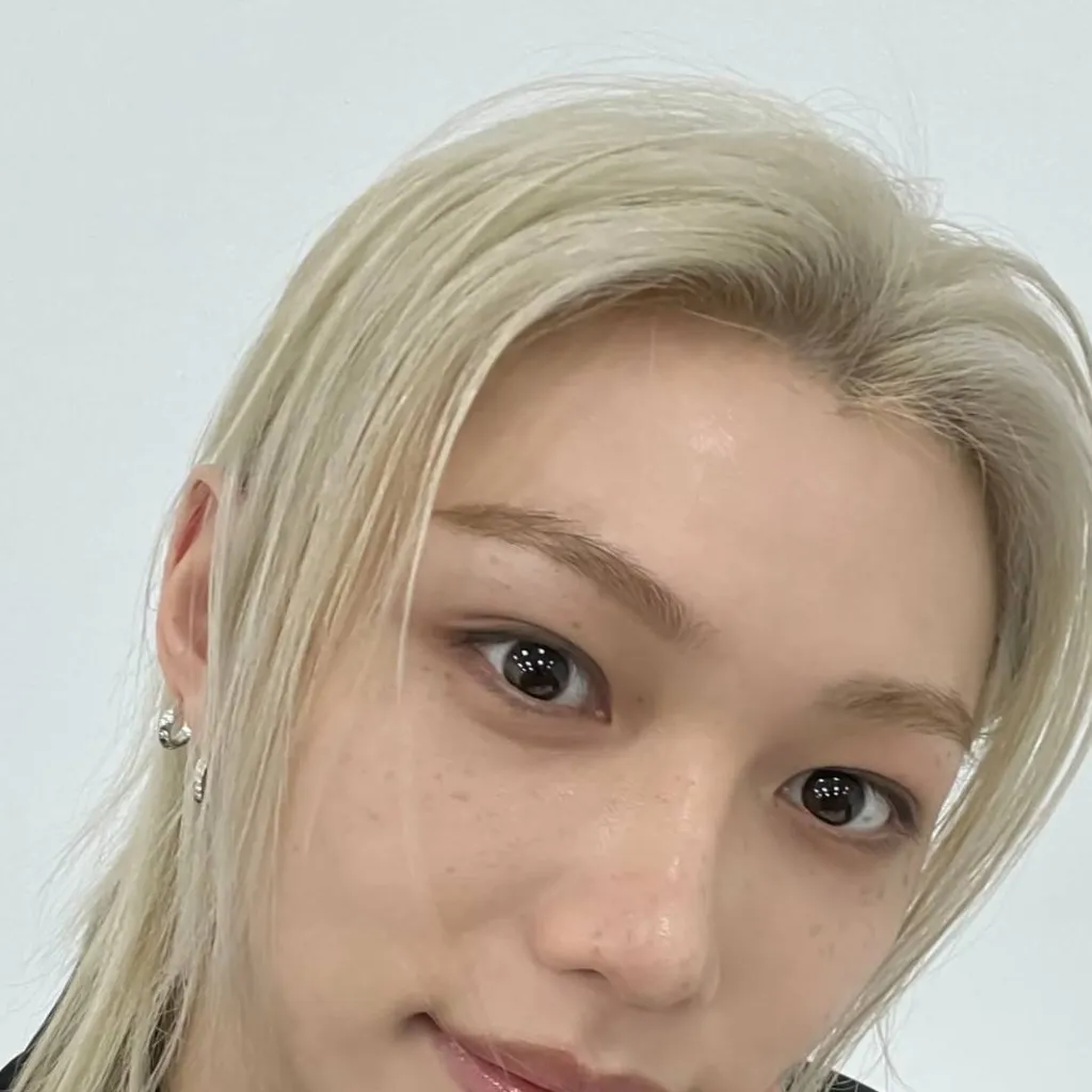chat with ai character: felix~