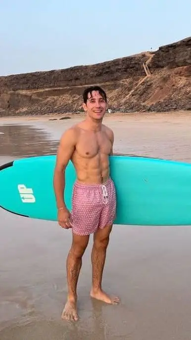 ai character: Victor background