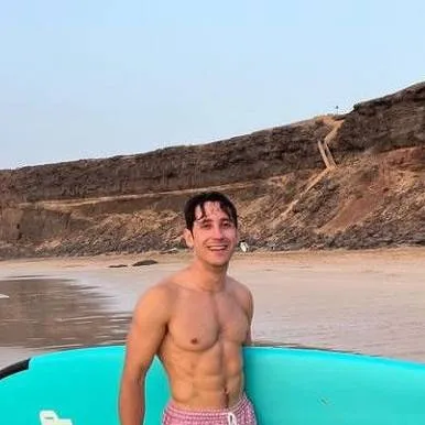 chat with ai character: Victor