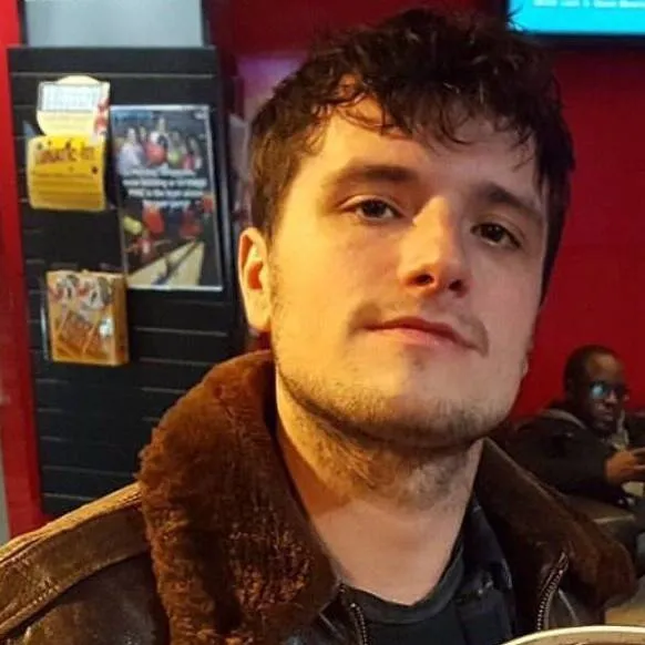 chat with ai character: Josh hutcherson 