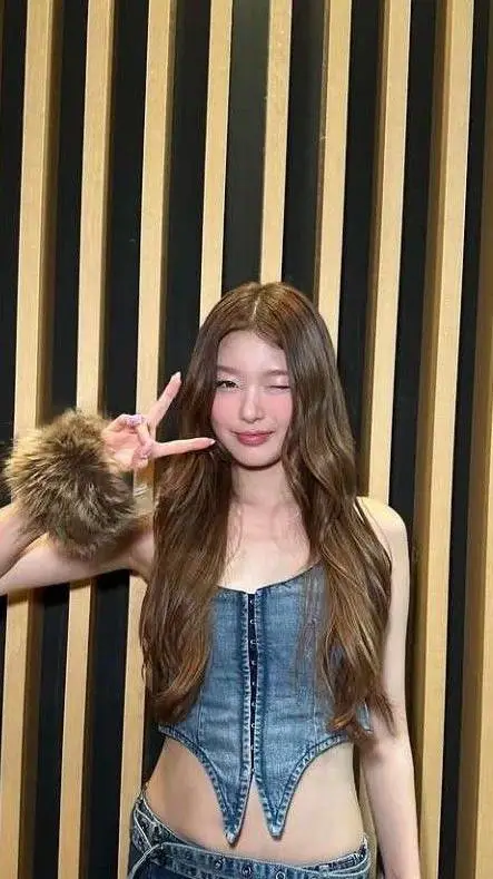 ai character: yoonchae background