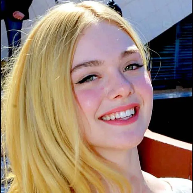 chat with ai character: Elley K Vanderbilt