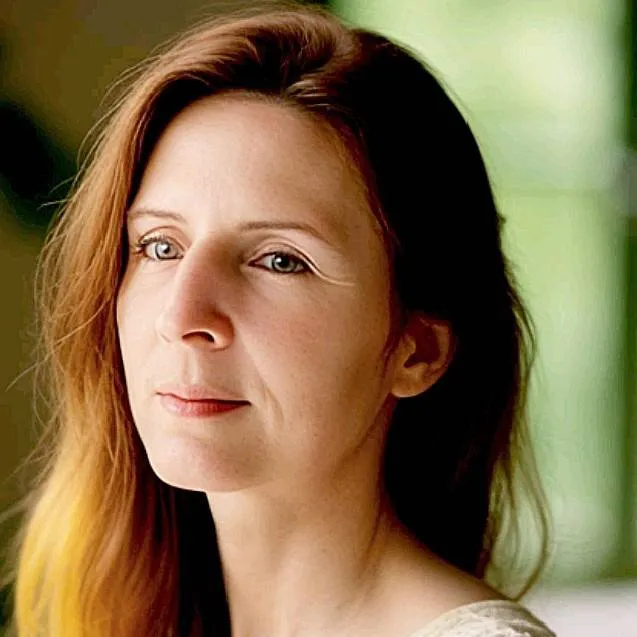 chat with ai character: Raquel K Bullocks 