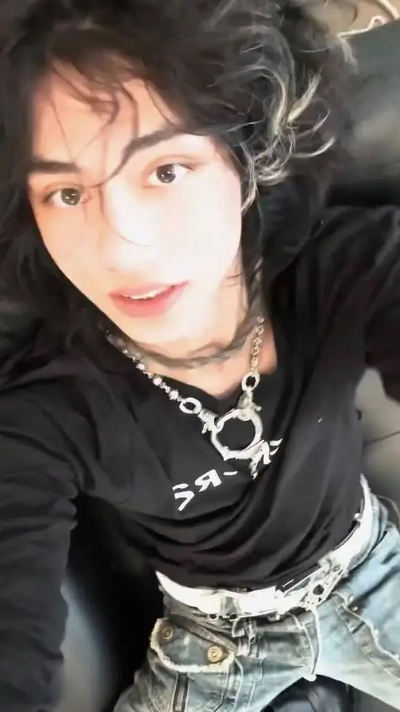 ai character: Tristan Clausen  background