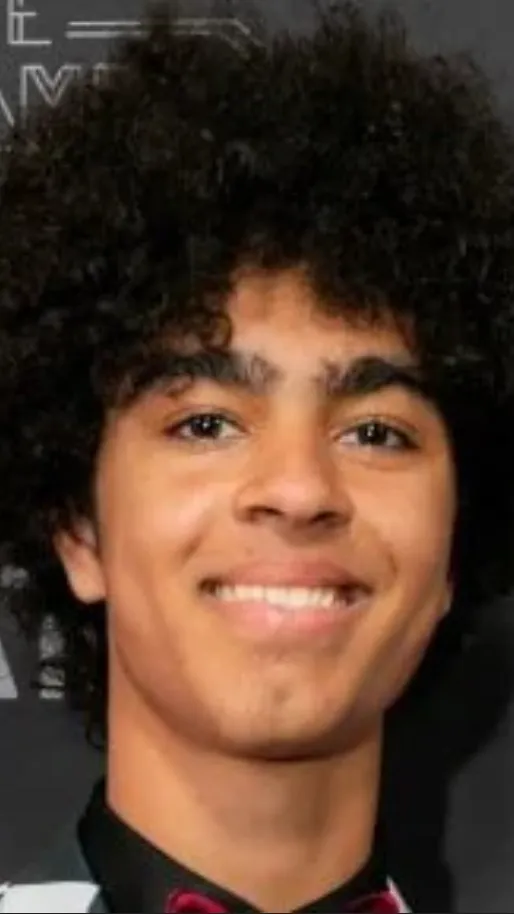 ai character: Kingsammelot background