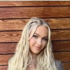 chat with ai character: Freya Skye Jones