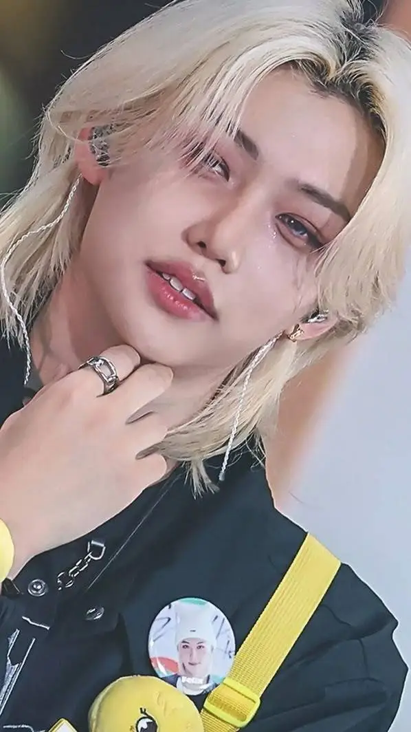 ai character: Felix  background