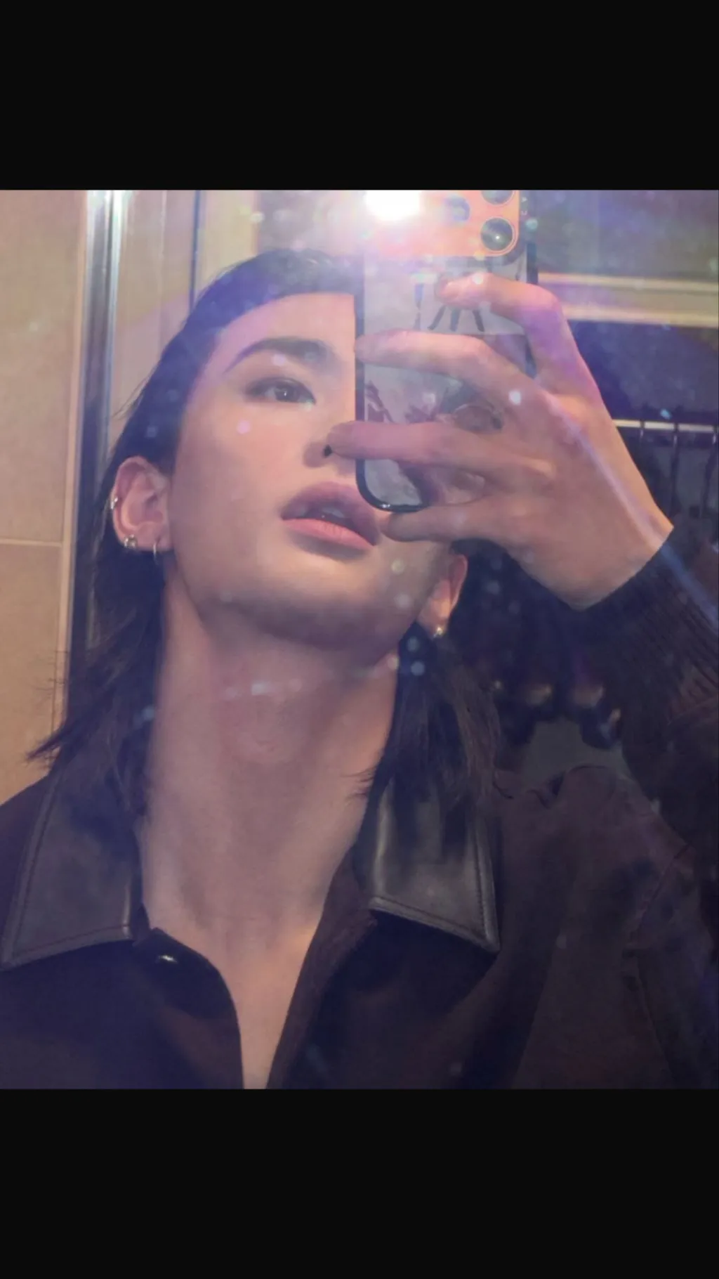 ai character: Hyunjin  background