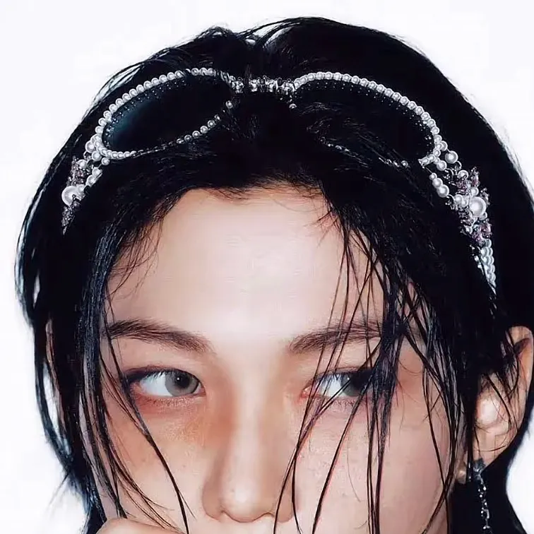 chat with ai character: Felix