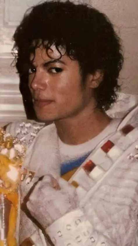 Talkie AI - Chat with michael jackson💫