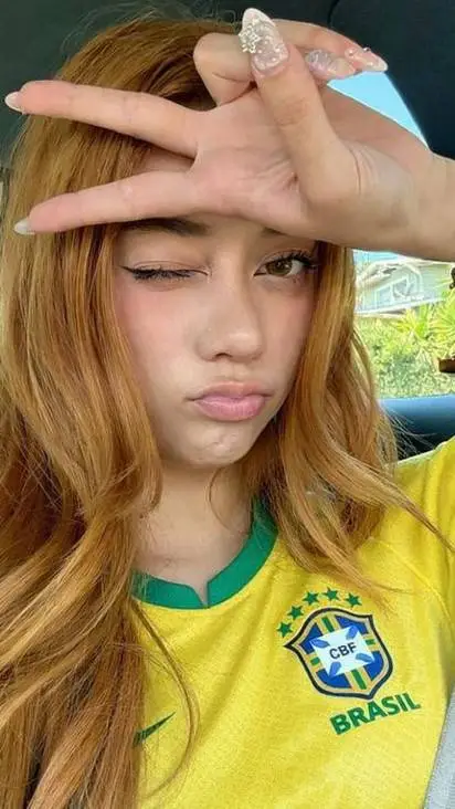 ai character: 🍥Megan🍥 background