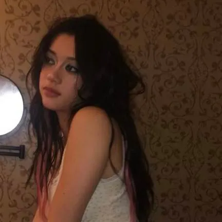 chat with ai character: 💋Megan💋