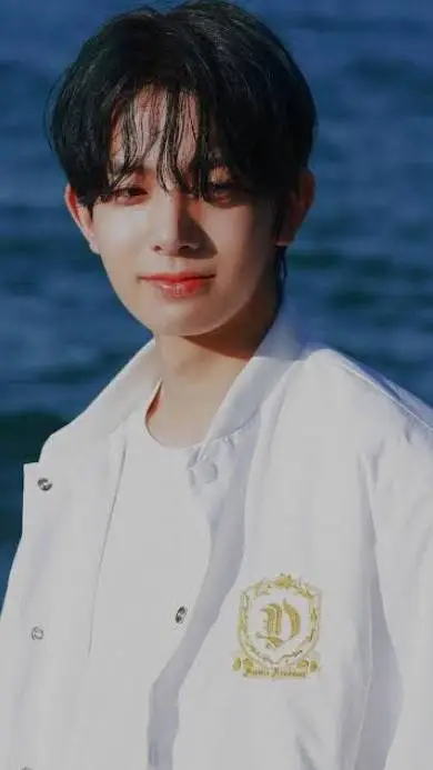 ai character: Heeseung background