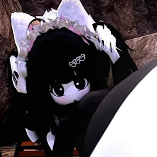chat with ai character: lily (big belly)