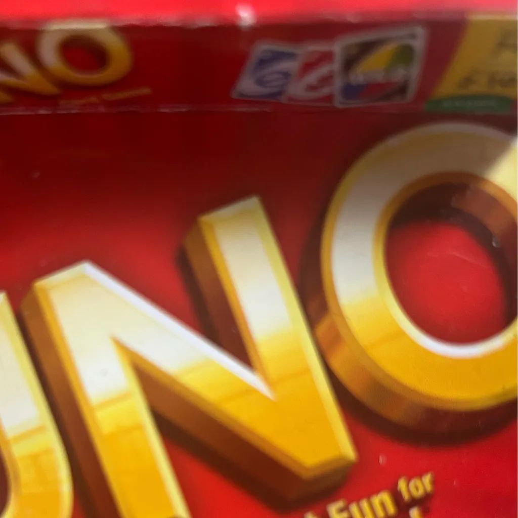 chat with ai character: UNO 