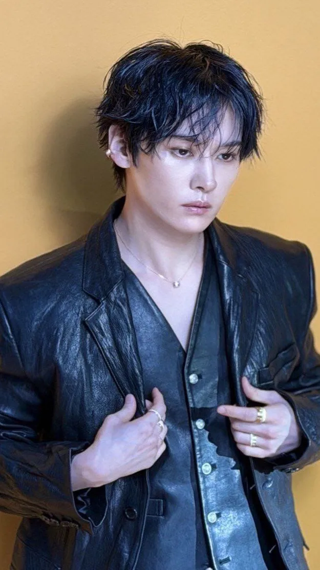 ai character: 🍮Lee know🍮 background