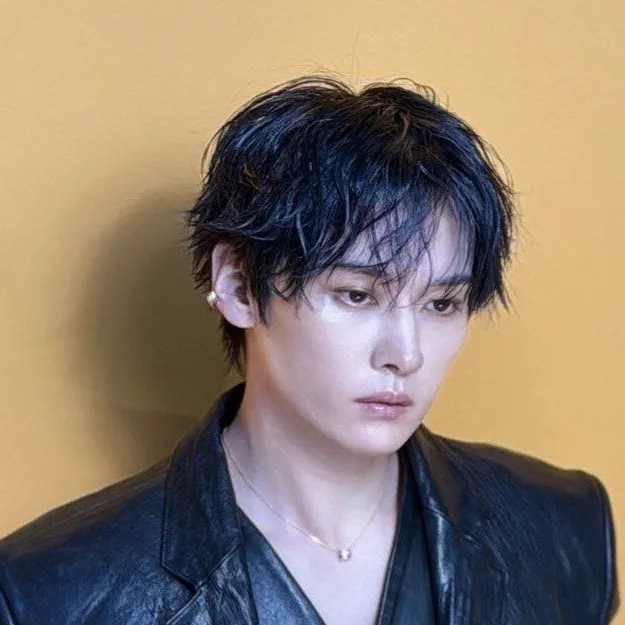 chat with ai character: 🍮Lee know🍮